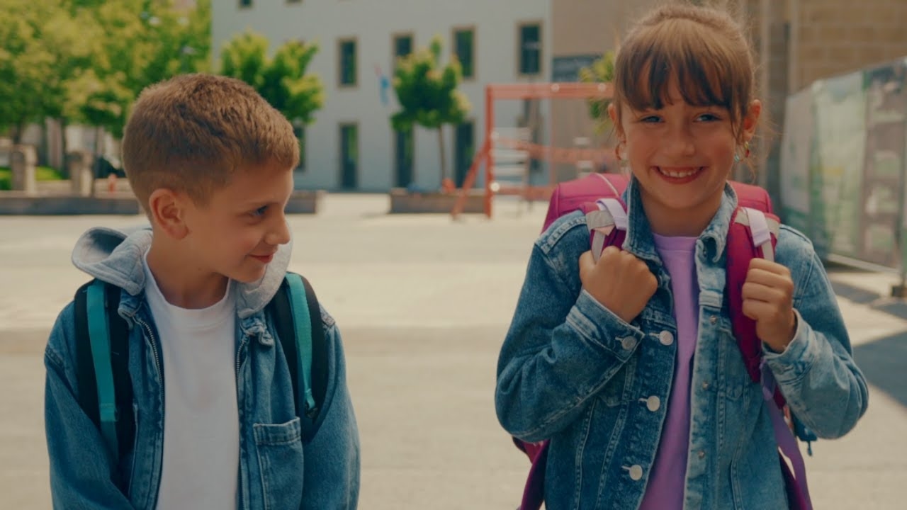 Video Card Image - ALPHA - zesumme wuessen. Dans la même école. Dans la langue qui convient le mieux.